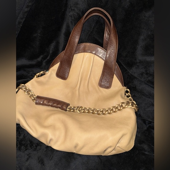 Chic Tan and Brown Shoulder Bag with Chain Detail - Picture 10 of 12